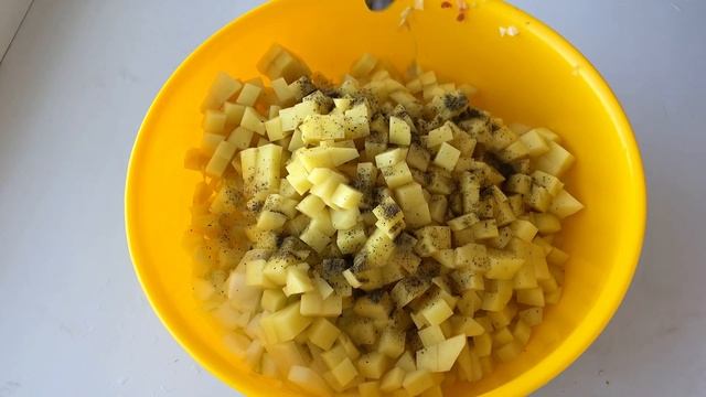 Ең ДӘМДІ ҚАТПАРЛЫ ҚАМЫРДАН ЕТТІ БӘЛІШ. Бәліш жасау смотреть онлайн