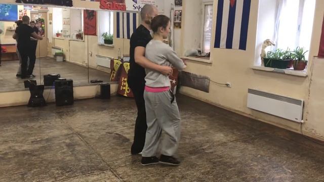 Бачата: шаги вперед назад проходка поворот смотреть онлайн