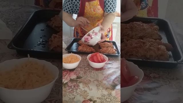 СВИНИНА ПОД ОВОЩНОЙ ,,ШУБКОЙ,, мясо восхитительное, нежное ,сочное смотреть онлайн