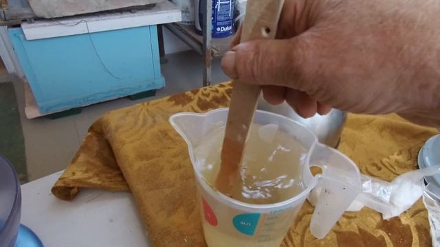 Приготовление 3,5 процентной щавелевой кислоты для обработки пчёл от клеща смотреть онлайн