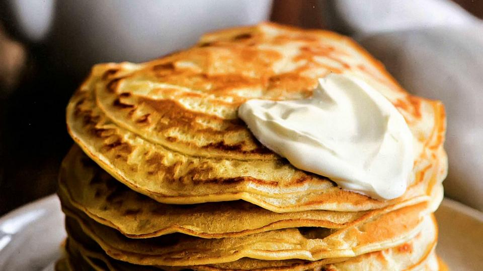 Блины без яиц на сметане. Вкусные и не рвущиеся блины смотреть онлайн