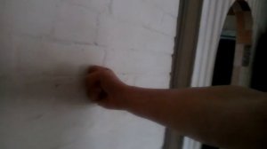 Удар рукой об стену