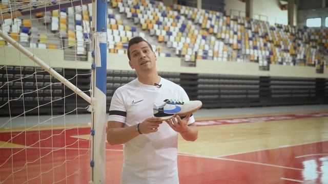 RODRYGO GOES Y FEDE VALVERDE SE PASAN AL FUTSAL!!! · Review Nike Street Gato