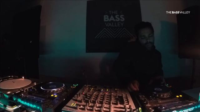 THE BASS VALLEY - HUGO ROLÁN смотреть онлайн