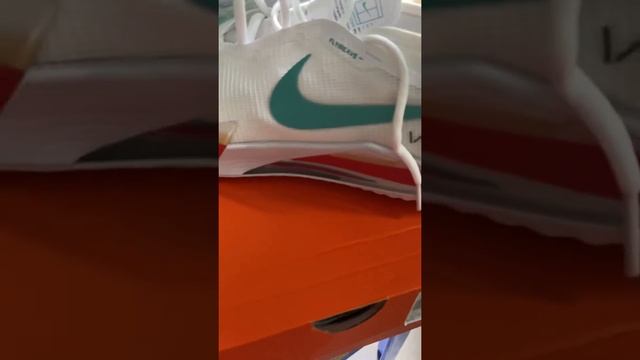 Nike Court React Vapor NXT. Đẹp. Hoàn hảo смотреть онлайн