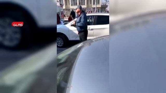 Полицейска схема за разкриване на престъпления праща баби и дядовци в ареста смотреть онлайн