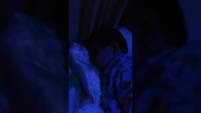 Прикольний храп во сне маленького ребёнка смотреть онлайн