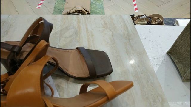 Шоппинг в ТЦ. Подобрали обувь и сумку. смотреть онлайн