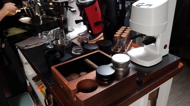 Pulling Shots On G64, DF64 And The Chinese EK43s | VBM Domobar Super Electronic Espresso Machine