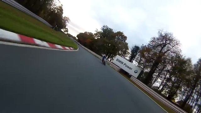 'Pulling the pin' at Oulton Park with rear facing cam on Fireblade смотреть онлайн