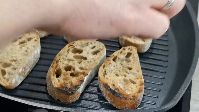 Хрустящий чесночный хлеб за 5 минут, идеально сочетается с любым супом смотреть онлайн