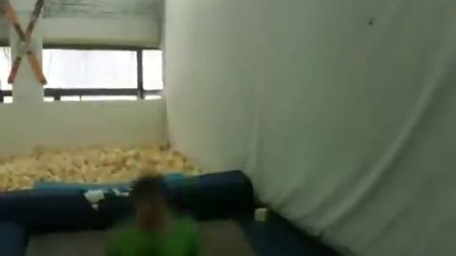 Анины штаны и Вова fly family батут смотреть онлайн