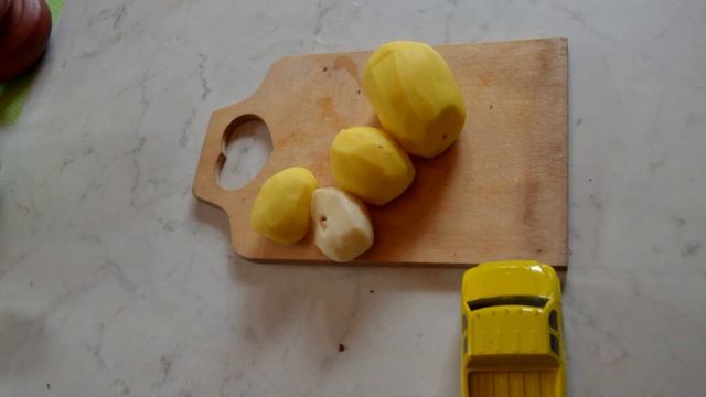 Машинки готовят суп Cars prepare soup. смотреть онлайн