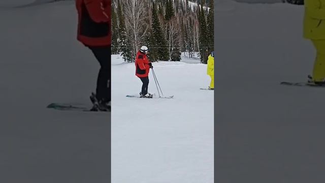 Весёлое упражнение на горных лыжах! смотреть онлайн