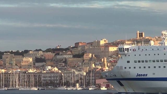 Janas - Tirrenia CIN entra nel porto di Cagliari-Terminal Traghetti смотреть онлайн