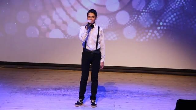 Максим Логашов "Новый год" из репертуара Ксении Ситник смотреть онлайн