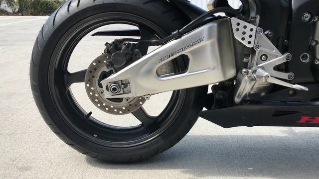 2006 Honda CBR600RR / Two Brothers Exhaust / Sound Clip Walk Around смотреть онлайн