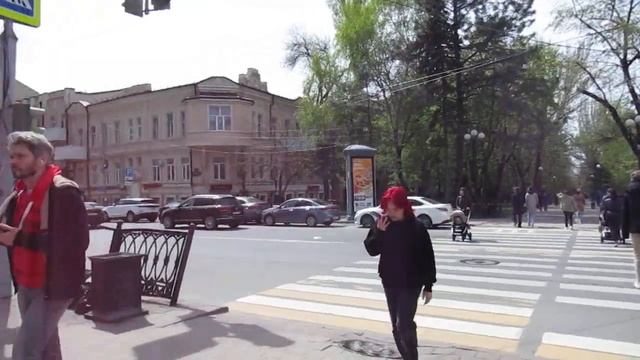 Ростов-на-Дону. Улица Пушкинская. 18 апреля 2023 года. Всё уже зелёное. смотреть онлайн