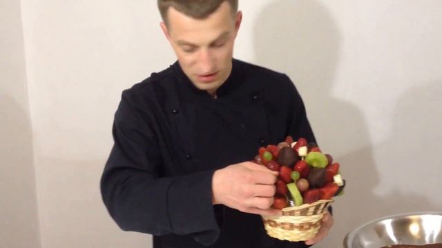 Подарок на день рождения своими руками! Фруктовый букет смотреть онлайн