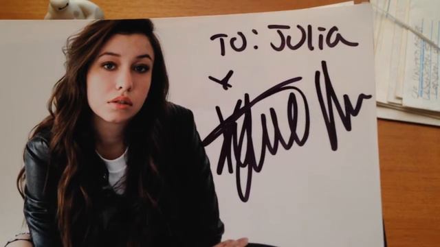 Автограф Кейтлин Нэйкон (Katelyn Nacon) смотреть онлайн