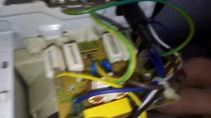 Искрит микроволновка, РЕМОНТ СВЧ, трещит?  прогорела слюда и колпачок. Ремонт микроволновки DEXP св