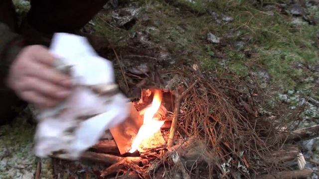Растопки для костра. Жгу резину и оргстекло:) смотреть онлайн