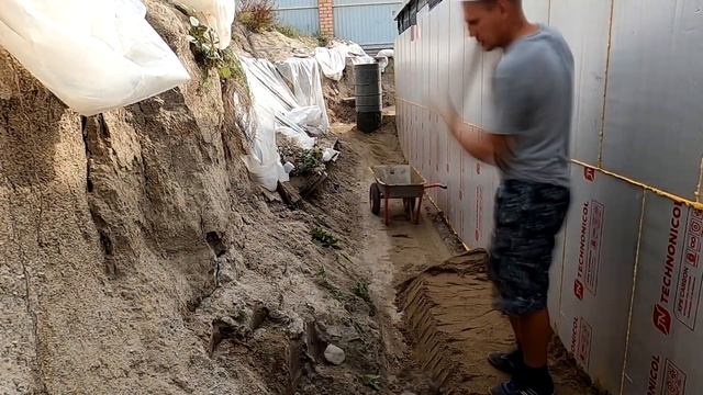 Обратная засыпка цокольного этажа. Часть 1. смотреть онлайн