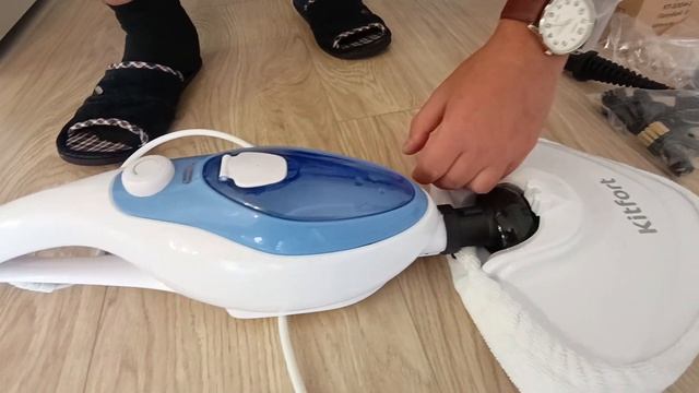 Помыл пол паровой шваброй Kitfort KT-1004-1. #kitfort #китфорт #швабра #отпариватель #насадки смотреть онлайн