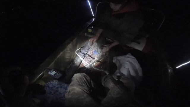 Выезд с супругой за язем на ночную рыбалку смотреть онлайн