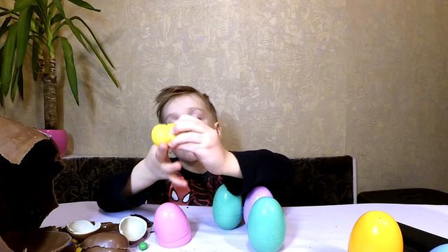 Огромное Шоколадное Яйцо / Большая Конфета / Сюрприз смотреть онлайн