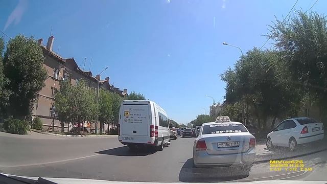 Таксолет? Сплошная? зато поворотники включил! Астрахань смотреть онлайн