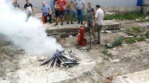Практическое применение углекислотного и порошкового огнетушителя.