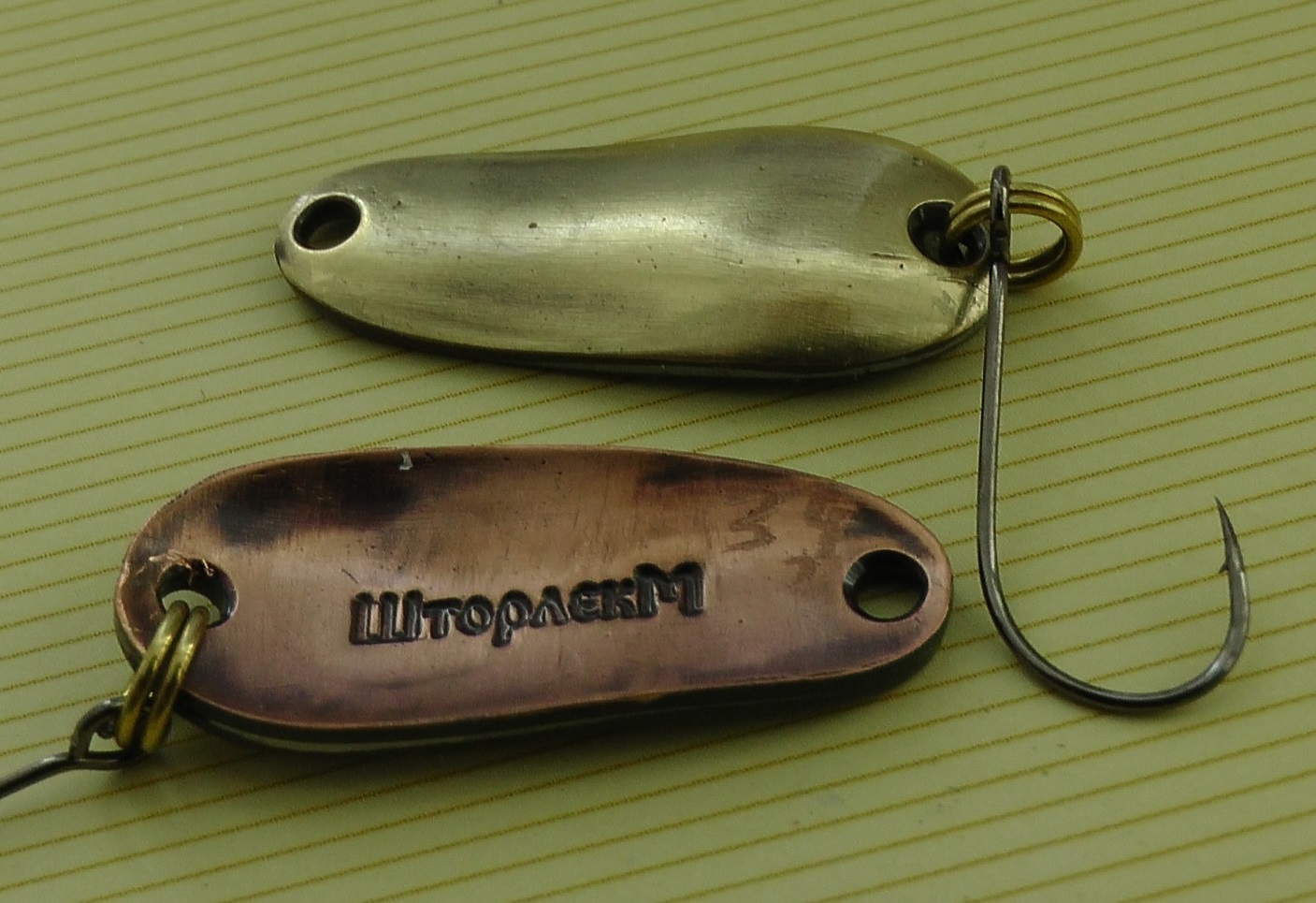 Уменьшенный вариант блесны _ Шторлек_ нравится прудовому окуню.)) смотреть онлайн