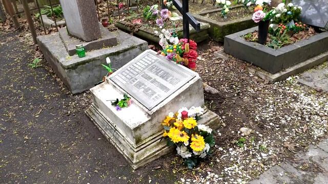 Сергей Есенин памятник . Галина Артуровна Бениславская . Наконец я навёл порядок на её могиле . смотреть онлайн