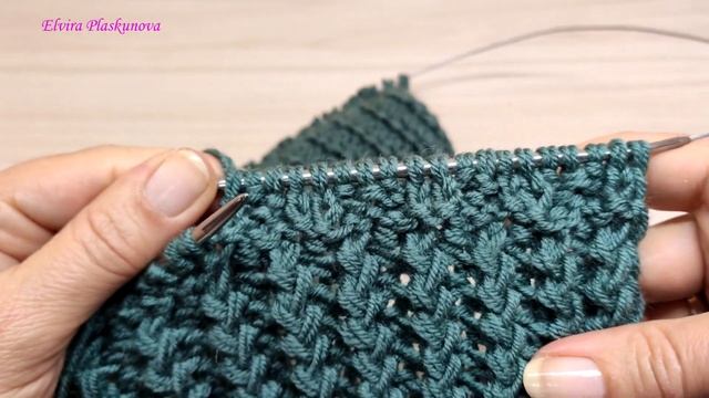 ШАПКА ЖЕНСКАЯ СПИЦАМИ ПОВОРОТНЫМИ РЯДАМИ.