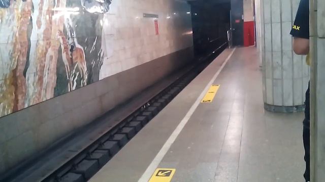 Метропоезд 81-717/714.5 (МВМ) на станции Сибирская. смотреть онлайн