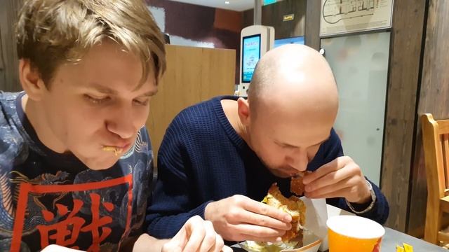 Сможем или нет? Челлендж БИГ МАК за 3 УКУСА смотреть онлайн