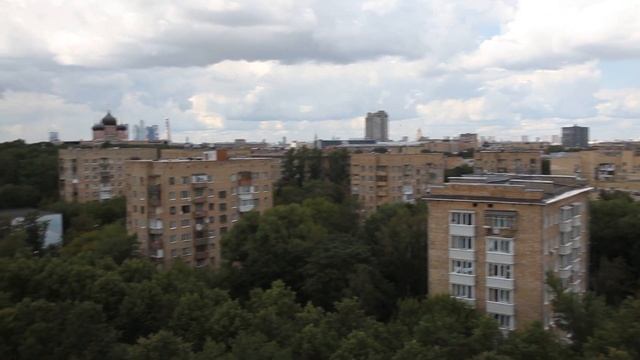 шаболовка,тульская,вид с крыши,монастырь,парк,бульвар,храм,купола,трамвайные пути,место,под,стройку смотреть онлайн