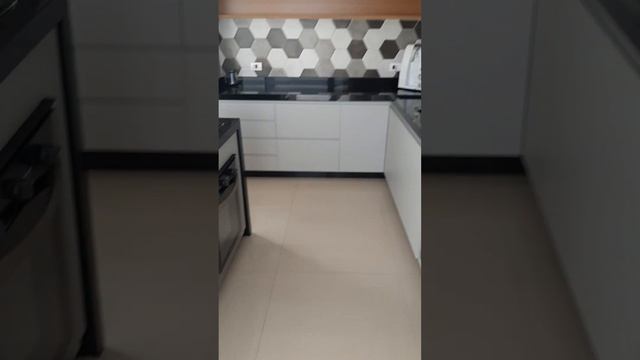 Faith Móveis Planejados * cozinha planejada na cor Beton com contraste Louro Freijó смотреть онлайн