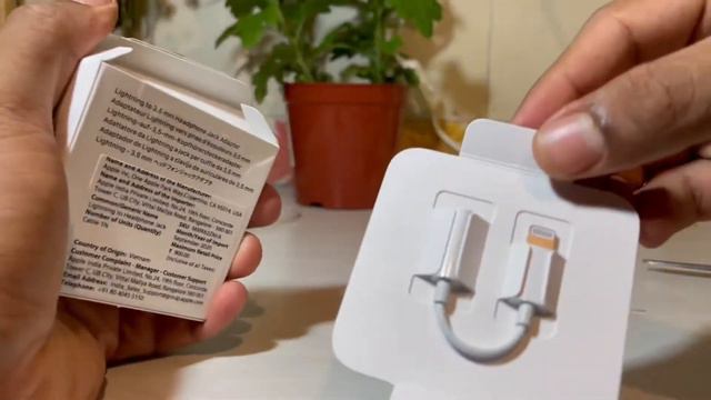 Apple product: made in Vietnam. Is Apple leaving China? Apple Headphone jack Unboxing. смотреть онлайн