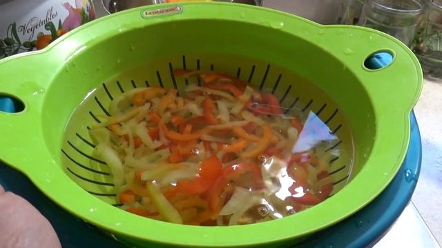 Помидоры с перцем маринованные в томате, Паприкаш, Рецепты консервации на зиму смотреть онлайн