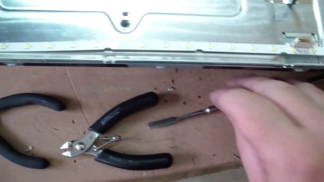 Ремонт изогнутого тв Samsung. Окончание. Установка стрингов, выравнивание засветки, доработка. смотреть онлайн