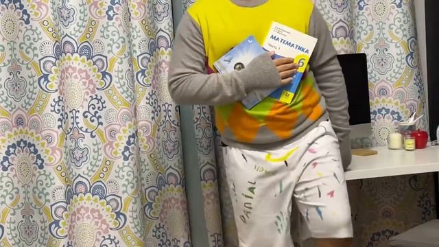 КАК БЫСТРО И КАЧЕСТВЕННО СДЕЛАТЬ УРОКИ / советы / лайфхаки / 5+ / отличник смотреть онлайн