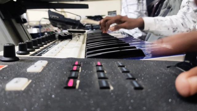 @Sitar #Realistic_Feel #Pitch_Bend #Mainstage_3 #bennihin_keys смотреть онлайн