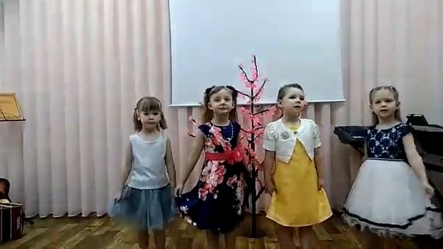 Поздравление ко дню матери.Старшая группа. смотреть онлайн