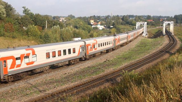ТЭП70 0551 на мосту через реку Осётр. Перегон Мордвес - Венёв Московской железной дороги. смотреть онлайн
