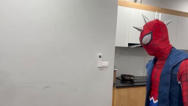SUPERHERO's Story vs BAD GUY TEAM || NEW GOOD-HERO SUPER Spider-Man Go To Trainning Nerf Gun !!! смотреть онлайн