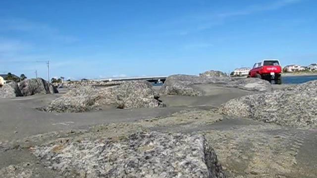 BEACH BRAWLER tamiya bruiser rc crawler hybrid toyota hilux pickup смотреть онлайн