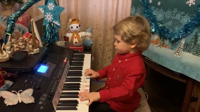 Michael (3) plays: Чайковский. Арабский танец из балета "Щелкунчик" наизусть смотреть онлайн