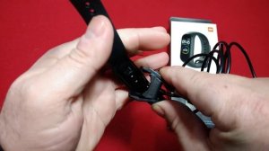 Заряжаем Xiaomi Mi Band 4 не вынимая из браслета / Зарядное клипса с AliExpress